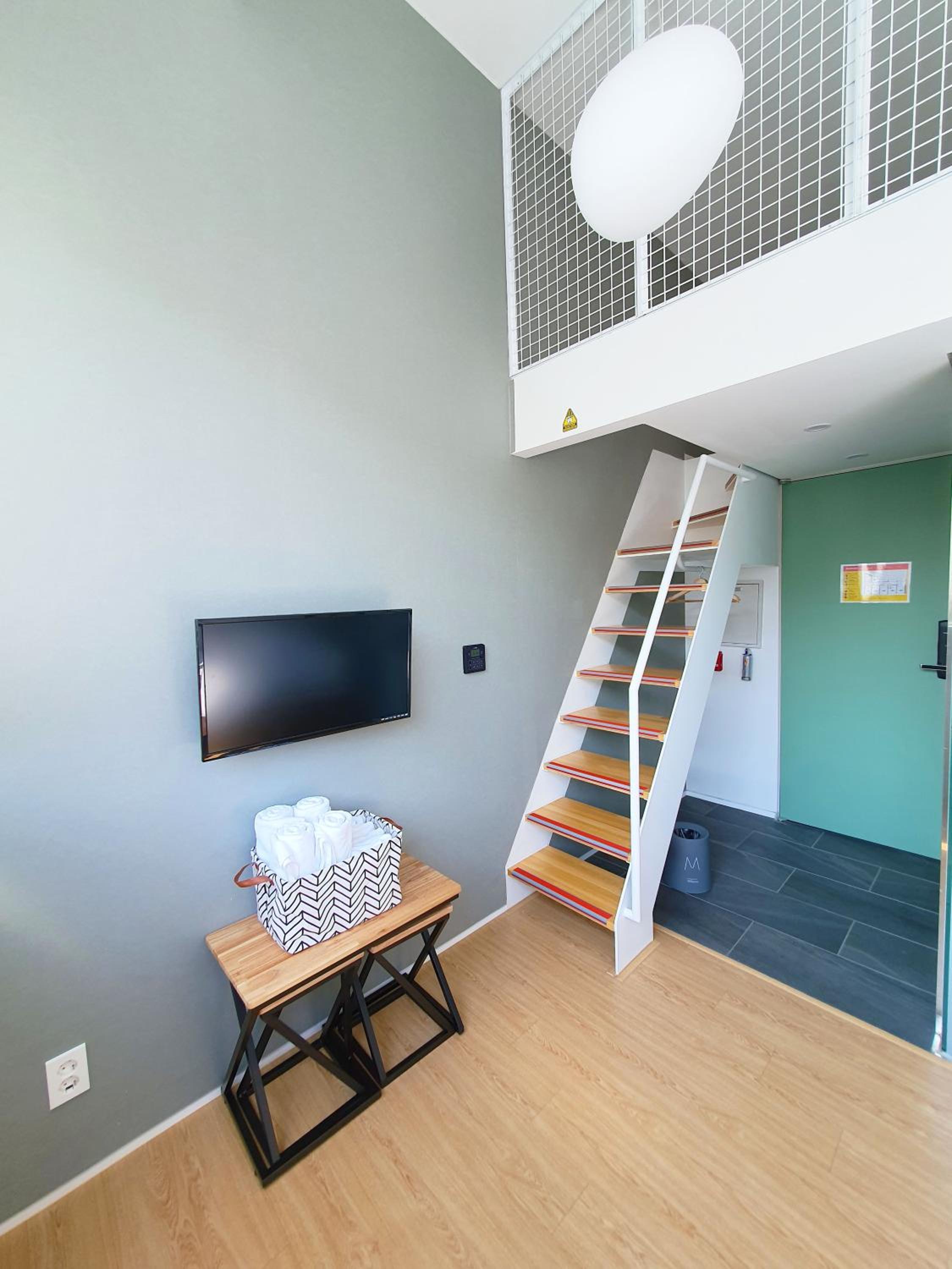 YOLO Guesthouse