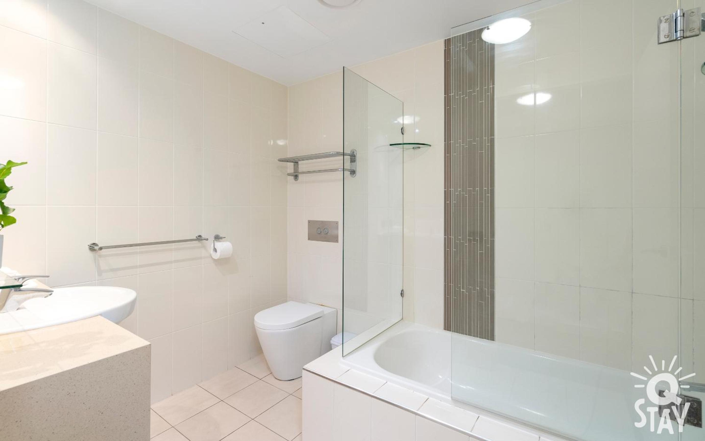 Elston Apartments - QStay