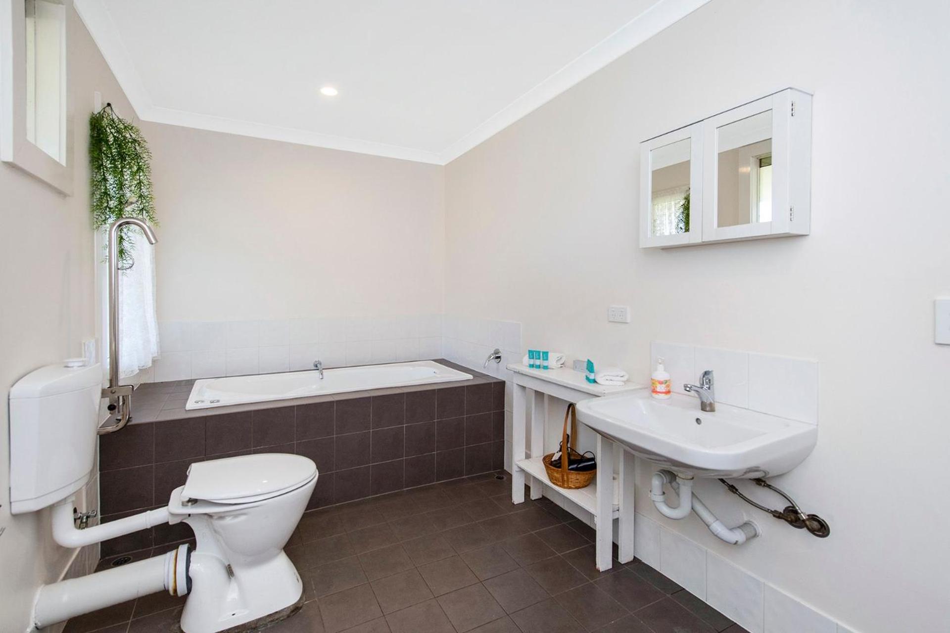Busselton River Cottage with WiFi