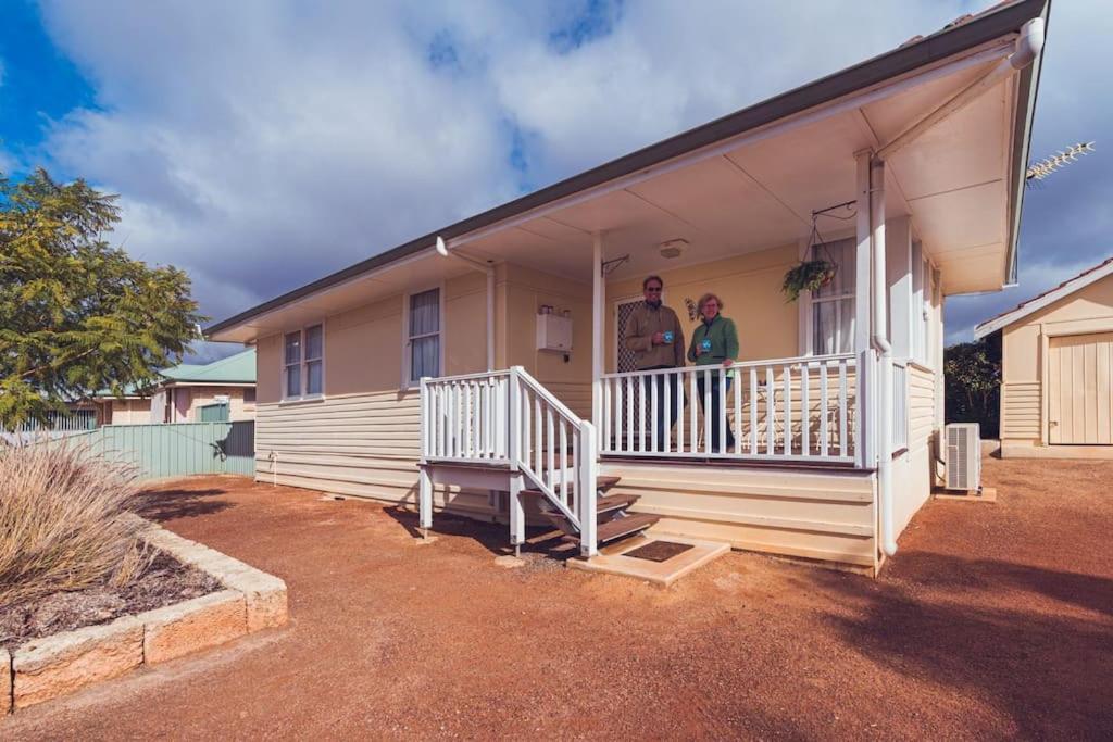 The Cottage - Wave Rock Short Stay