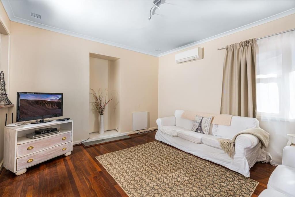 The Cottage - Wave Rock Short Stay