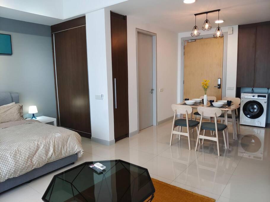 A2204 Grand Medini Studio 100mbps Netflix By STAY photo 6