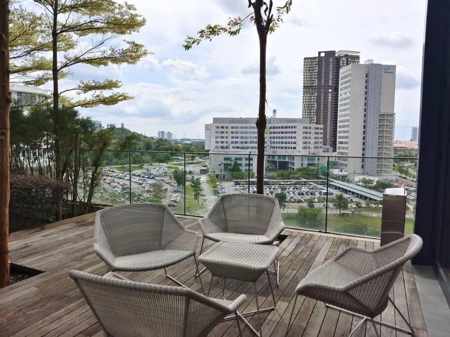 A2204 Grand Medini Studio 100mbps Netflix By STAY photo 7