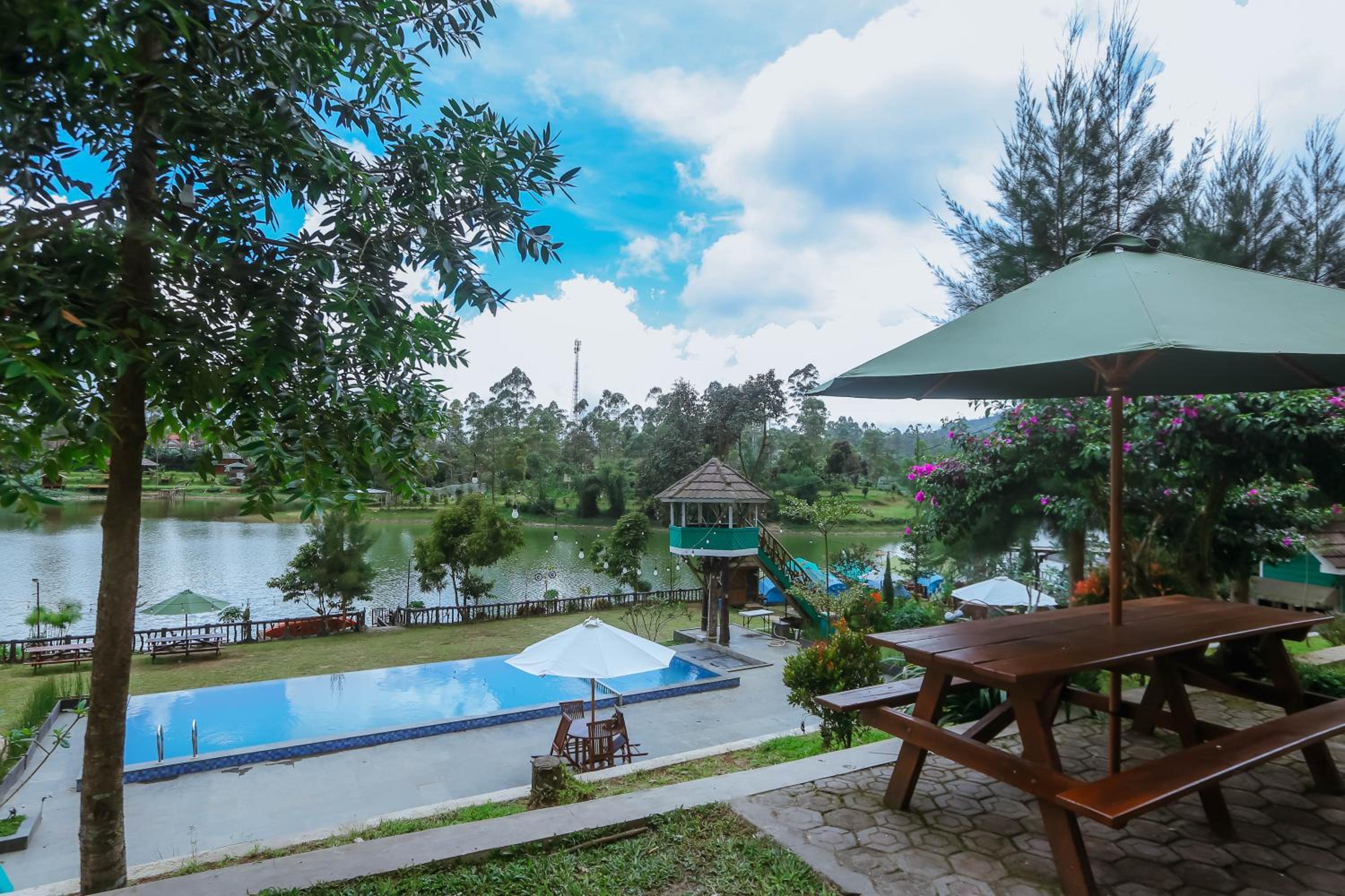 De Bloem Lake View Pangalengan view 2