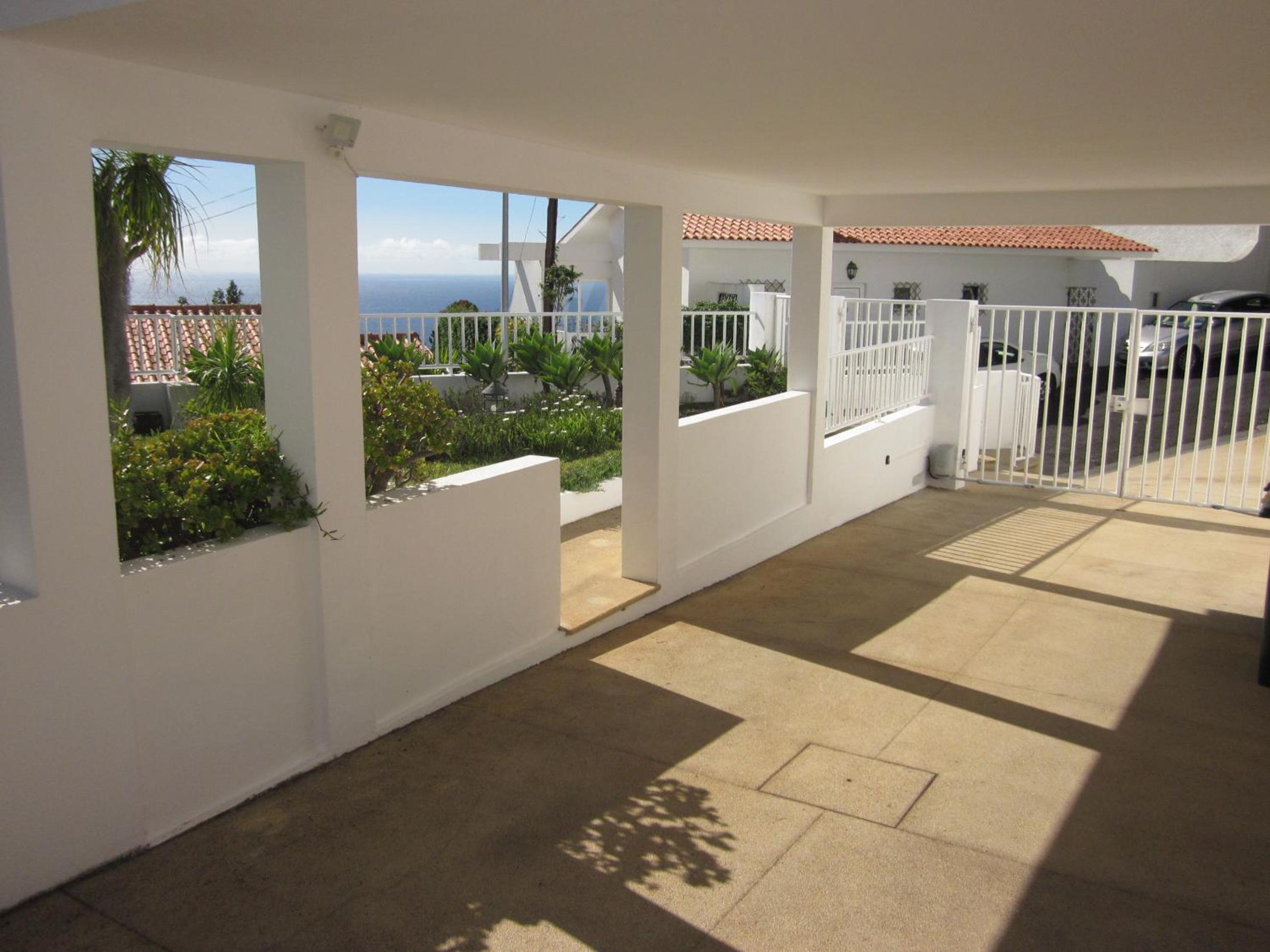 Villa Hansen in Funchal suburb - Cristo Rei view 5