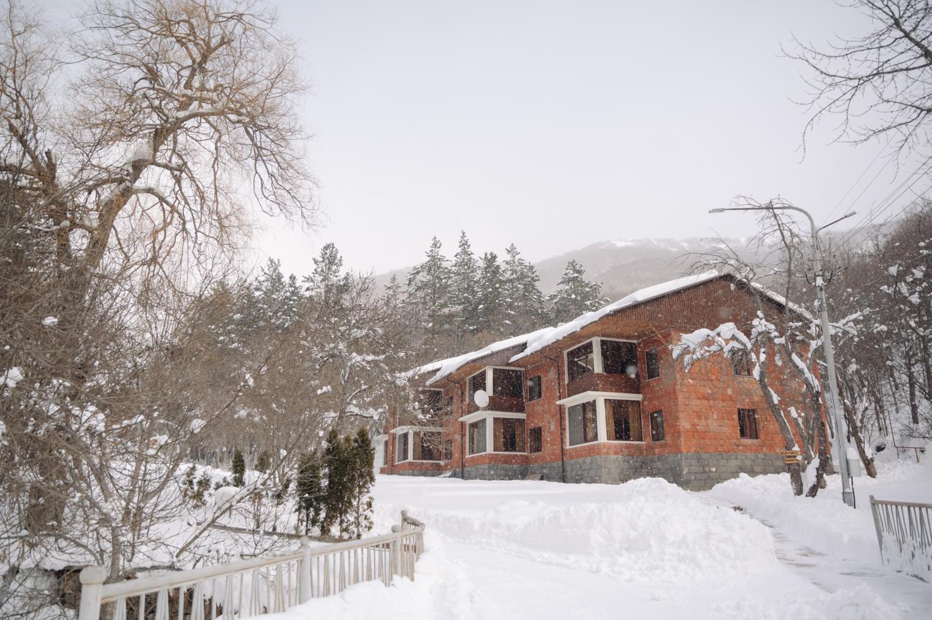 Apricot Aghveran Resort