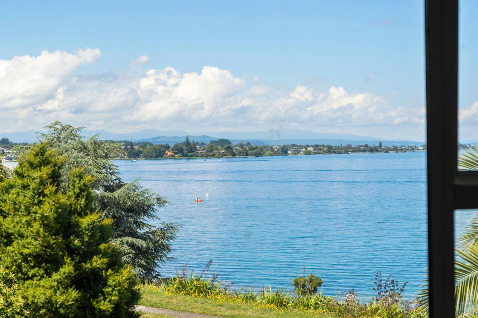 Lakeside Terrace - Taupo Holiday Home view 3