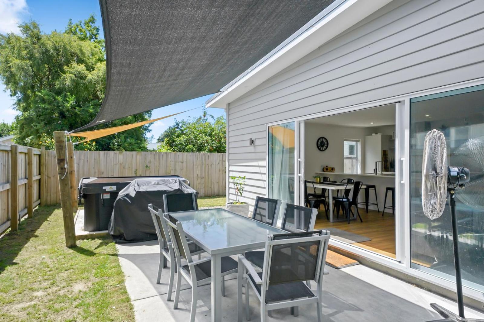 Contemporary Comfort - Masterton Holiday Home view 4