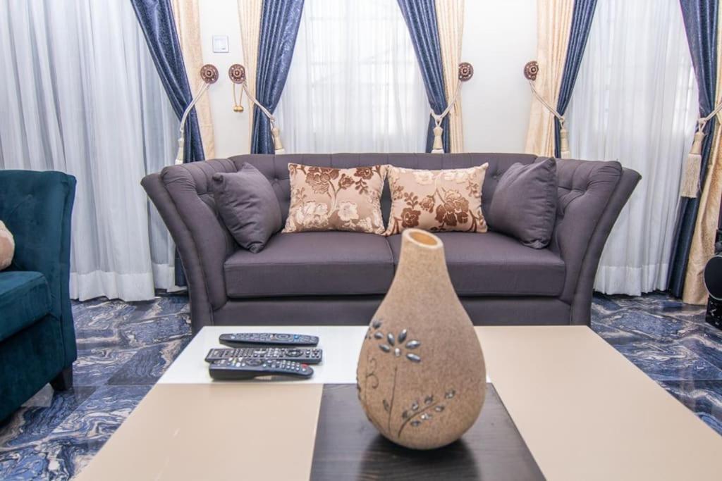 Spacious & Homely 3BR Serviced Flat in Ogudu, Lagos - with less than 20min drive to/fro the International Airport view 2