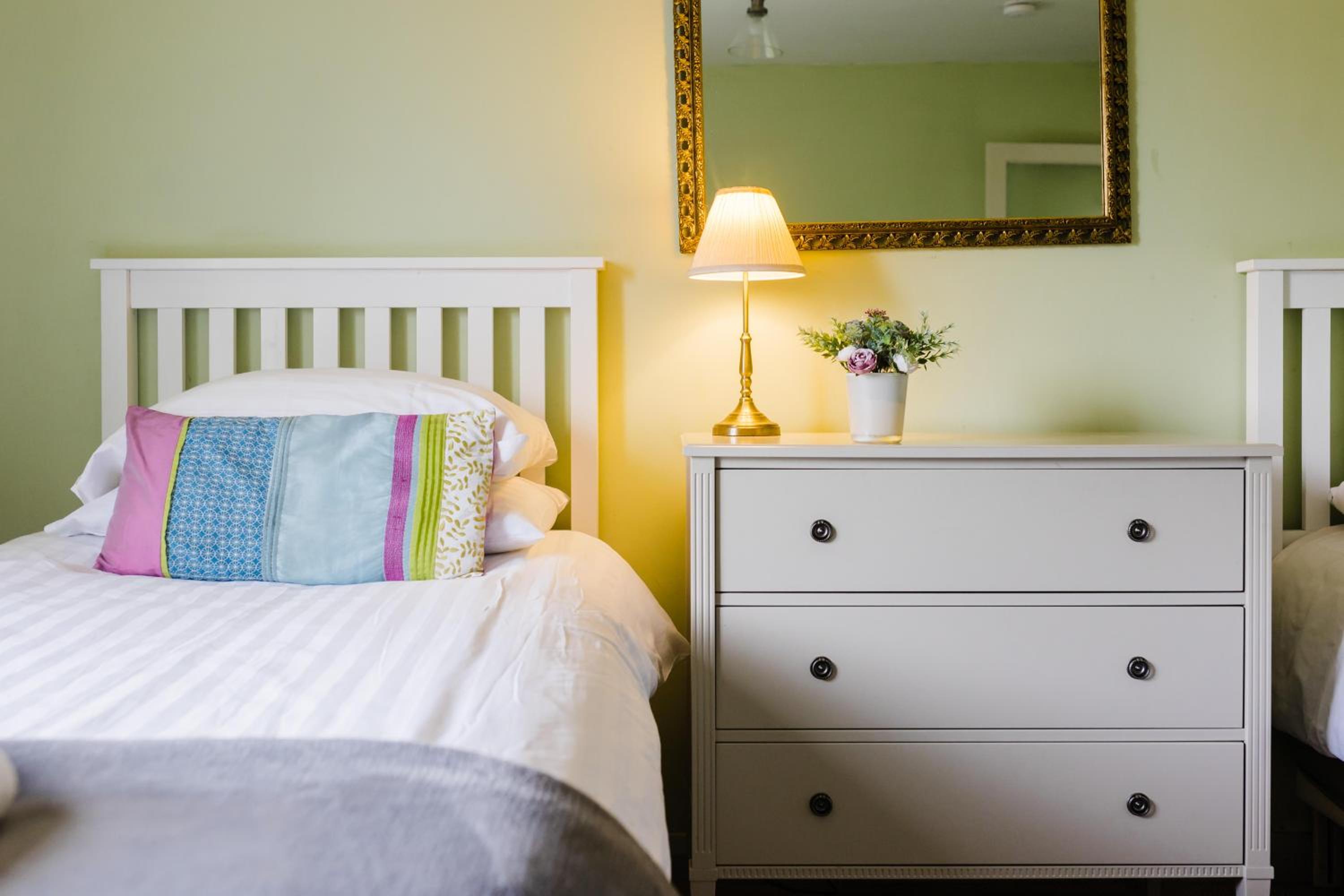 May Tree Cottage Manorbier 5 mins from the beach Sleeps 4 view 4