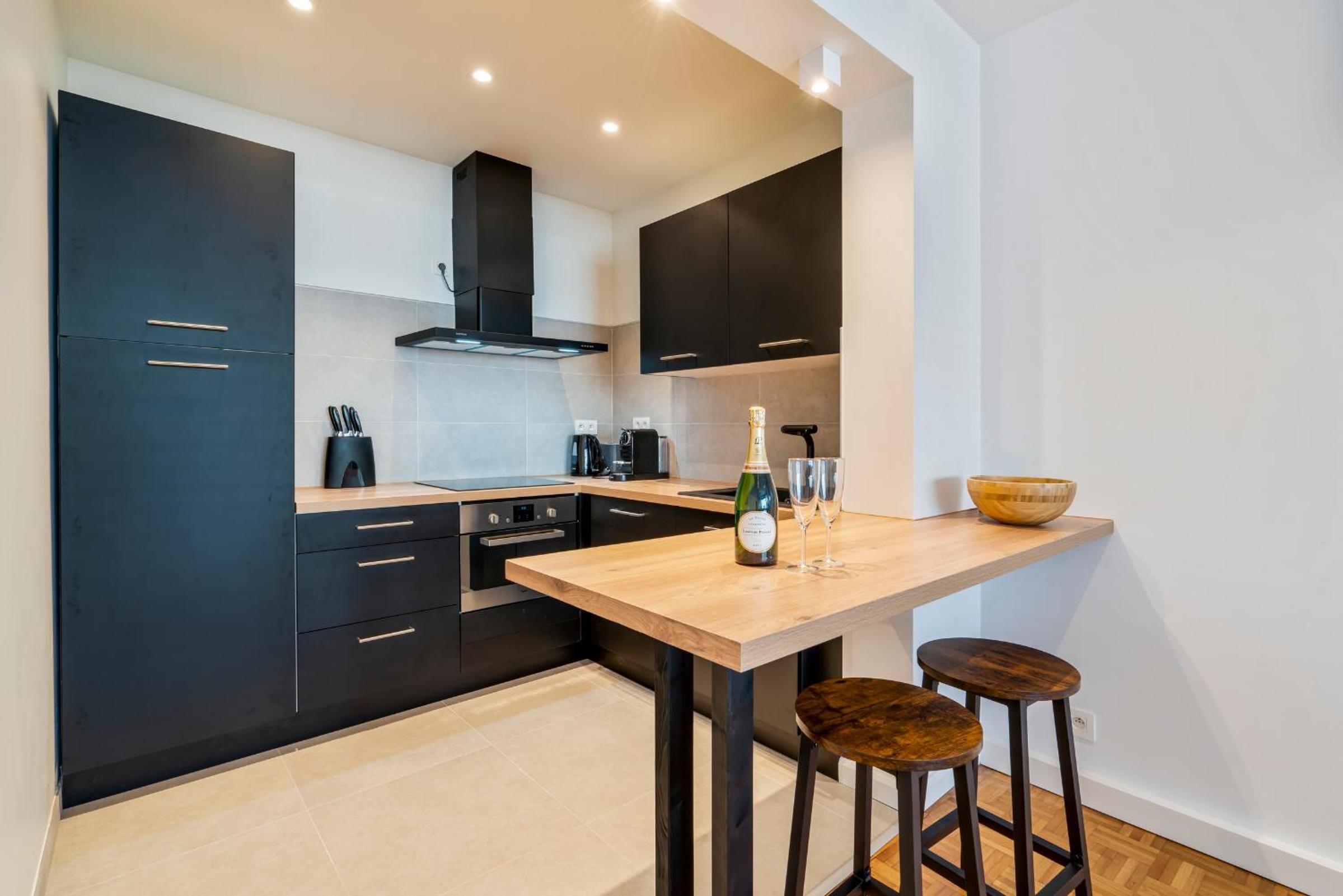 Fantastically located modern apartment with garage available