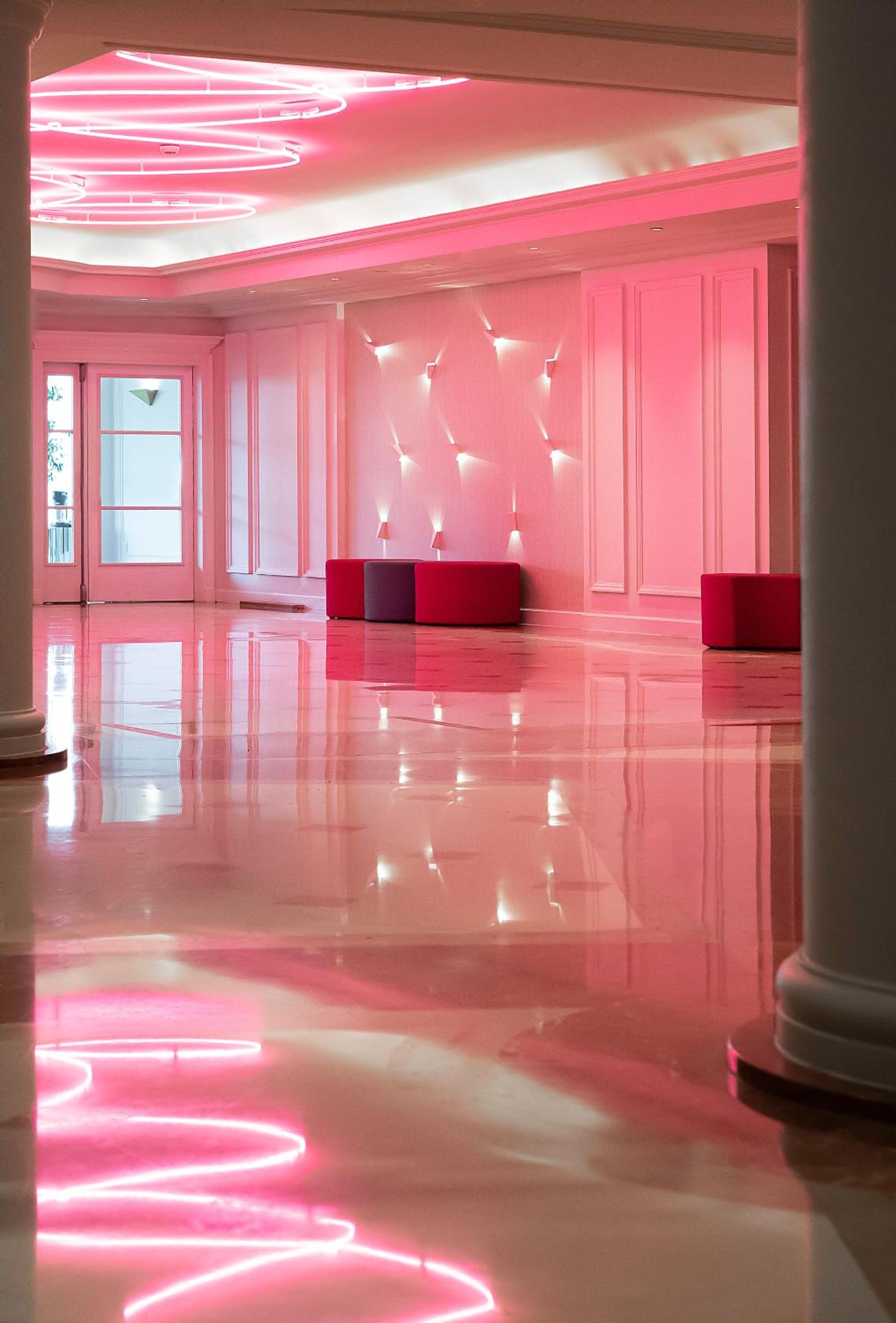 Puteaux Vacations - Renaissance Paris La Defense Hotel - Property Image 2