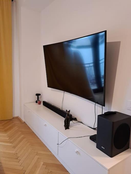 Classy apartment with parking in the city center view 3