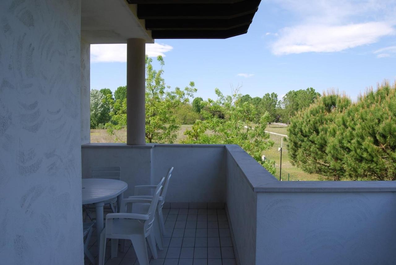 Recently built flat with pool and balcony view 3
