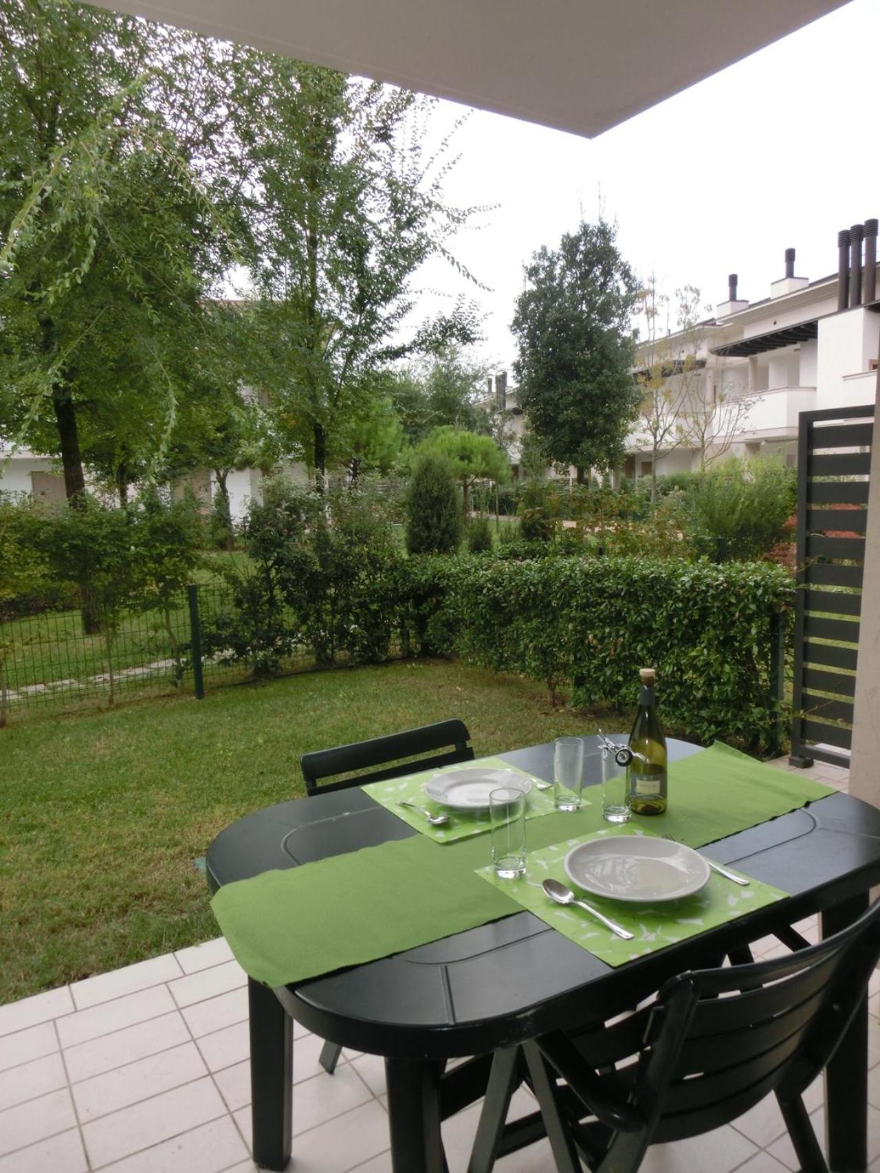 Lovely ground-floor apartment with fenced garden view 5