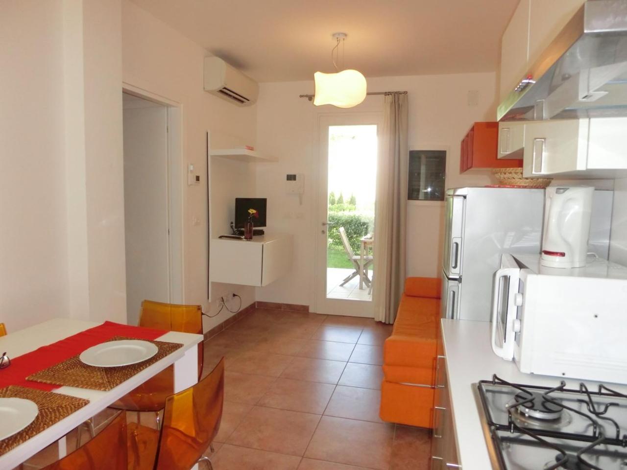 Bright fenced garden flat with swimming pool view 4