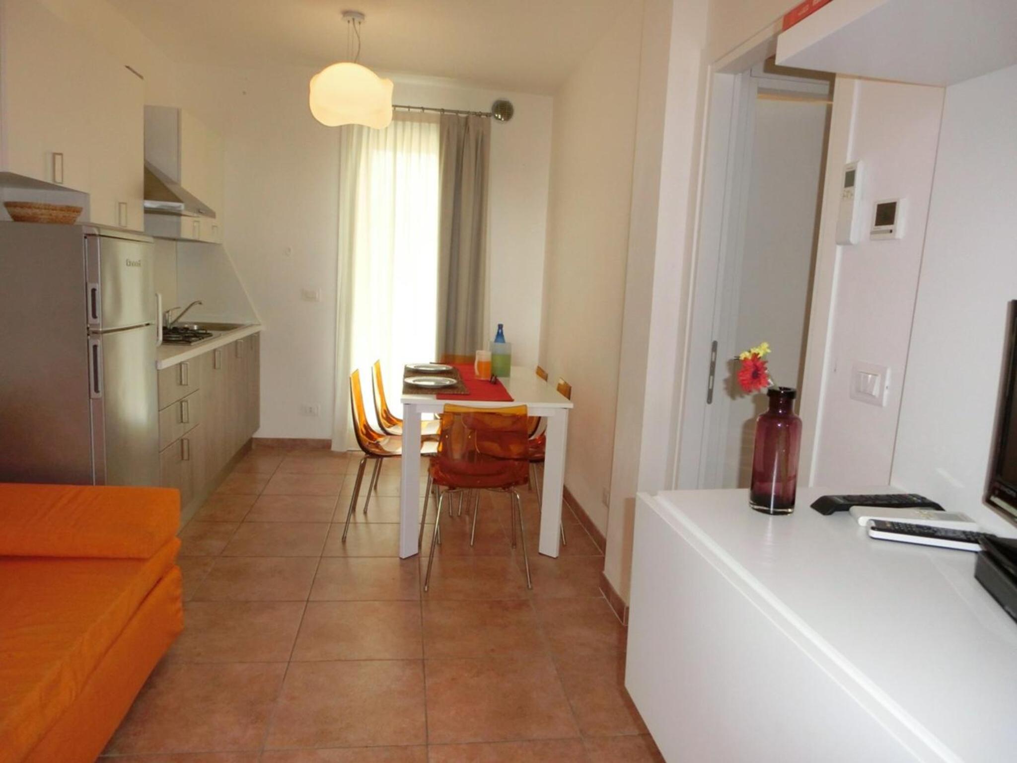 Bright fenced garden flat with swimming pool view 5