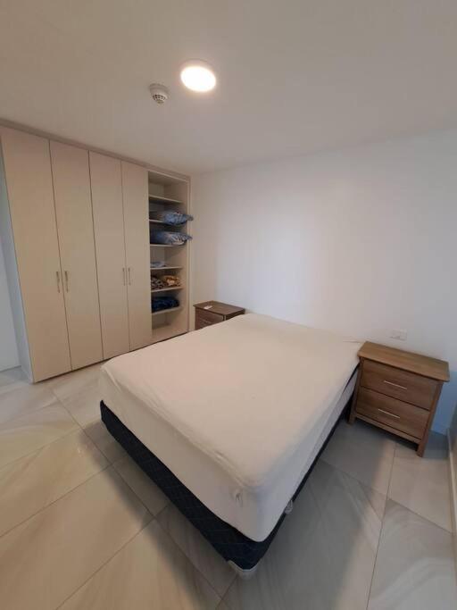 Dpto entero Condominio Altamira
