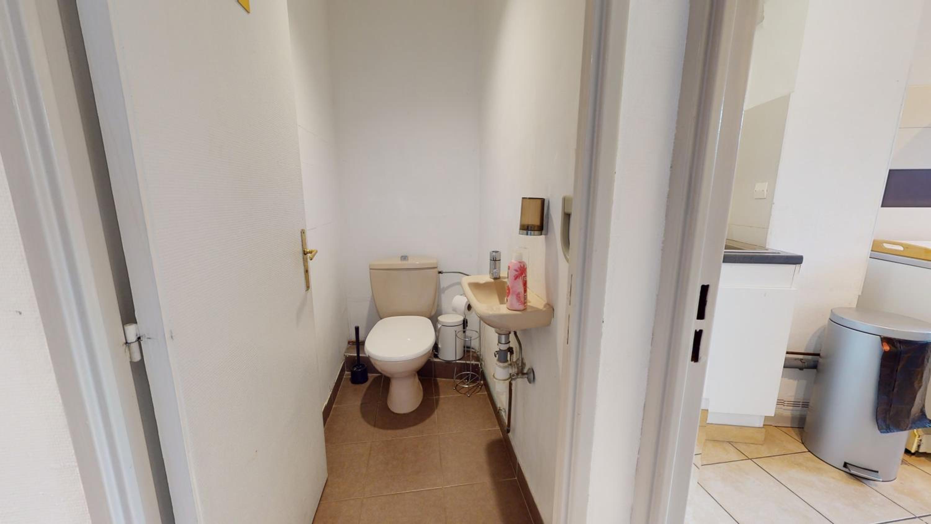 Gîte des Bains PARKING HYPERCENTRE 6-8personnes view 3