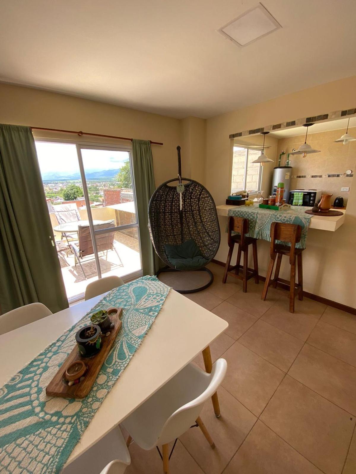 Departamento entre cerros y cielo
