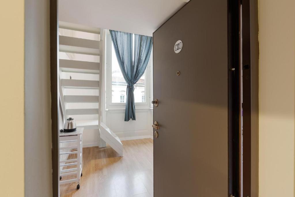 GuestHost - Central Studio APTS Milano-Corso Magenta