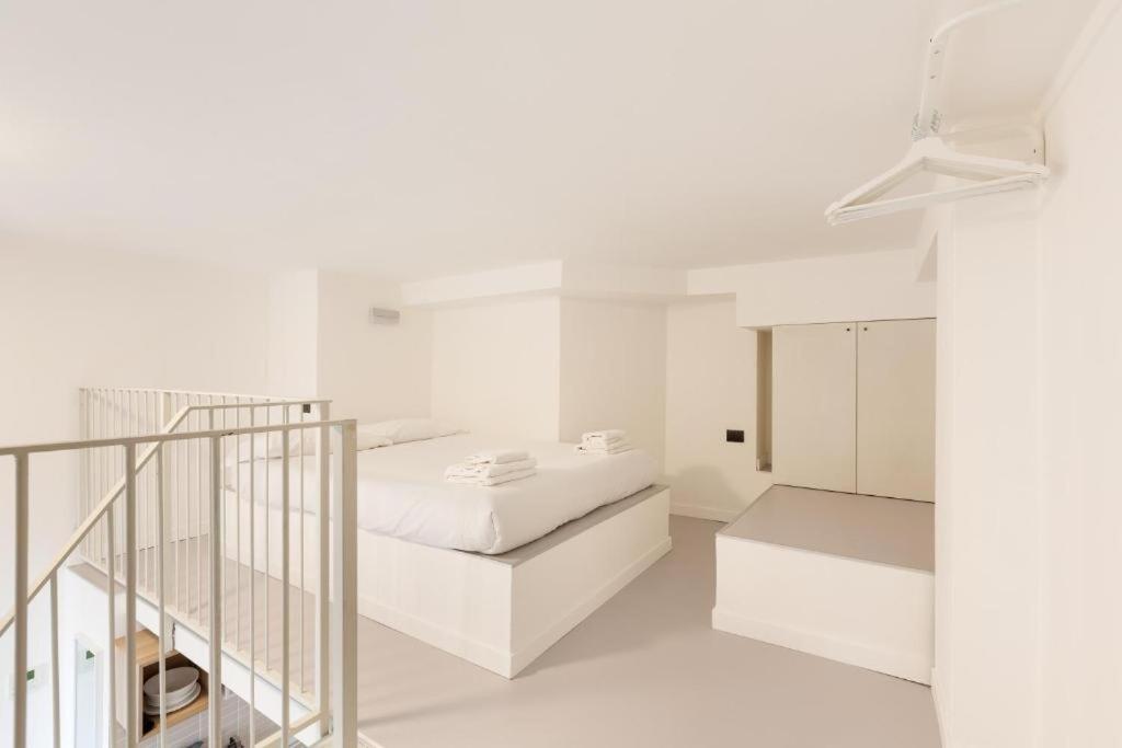 GuestHost - Central Studio APTS Milano-Corso Magenta
