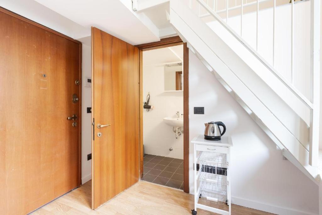 GuestHost - Central Studio APTS Milano-Corso Magenta