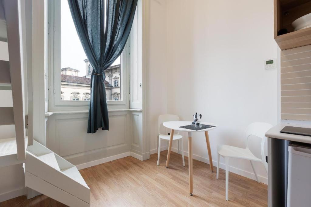 GuestHost - Central Studio APTS Milano-Corso Magenta