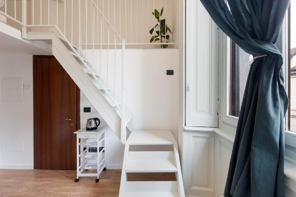GuestHost - Central Studio APTS Milano-Corso Magenta