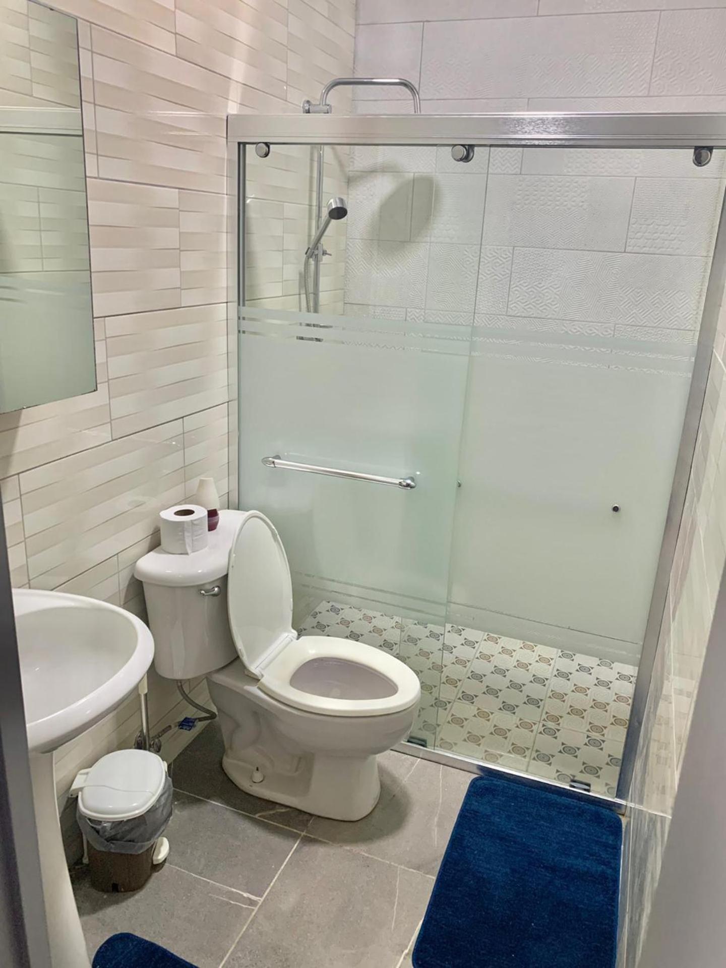 1 Bed Apartment Sleeps 2 - Pool Parking Wifi