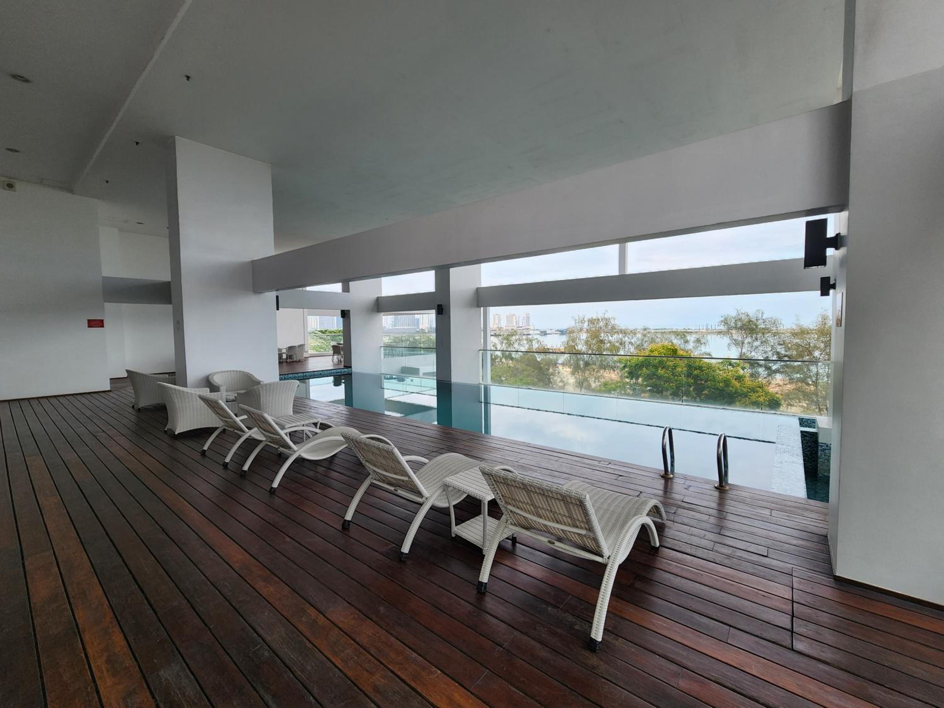 Sunrise Gurney Executive Premium Large Suite view 3