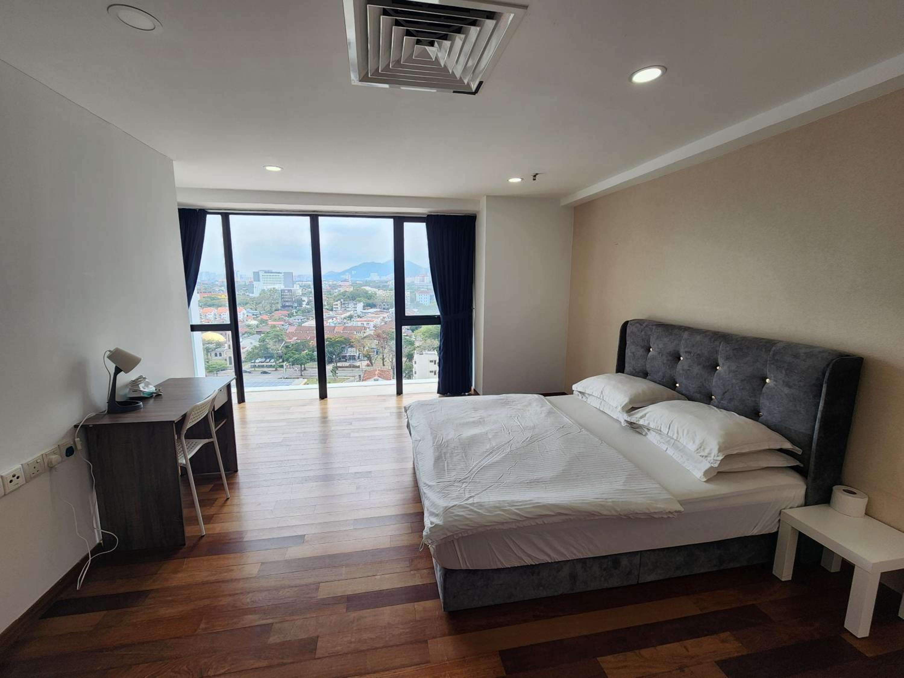 Sunrise Gurney Executive Premium Large Suite photo 2
