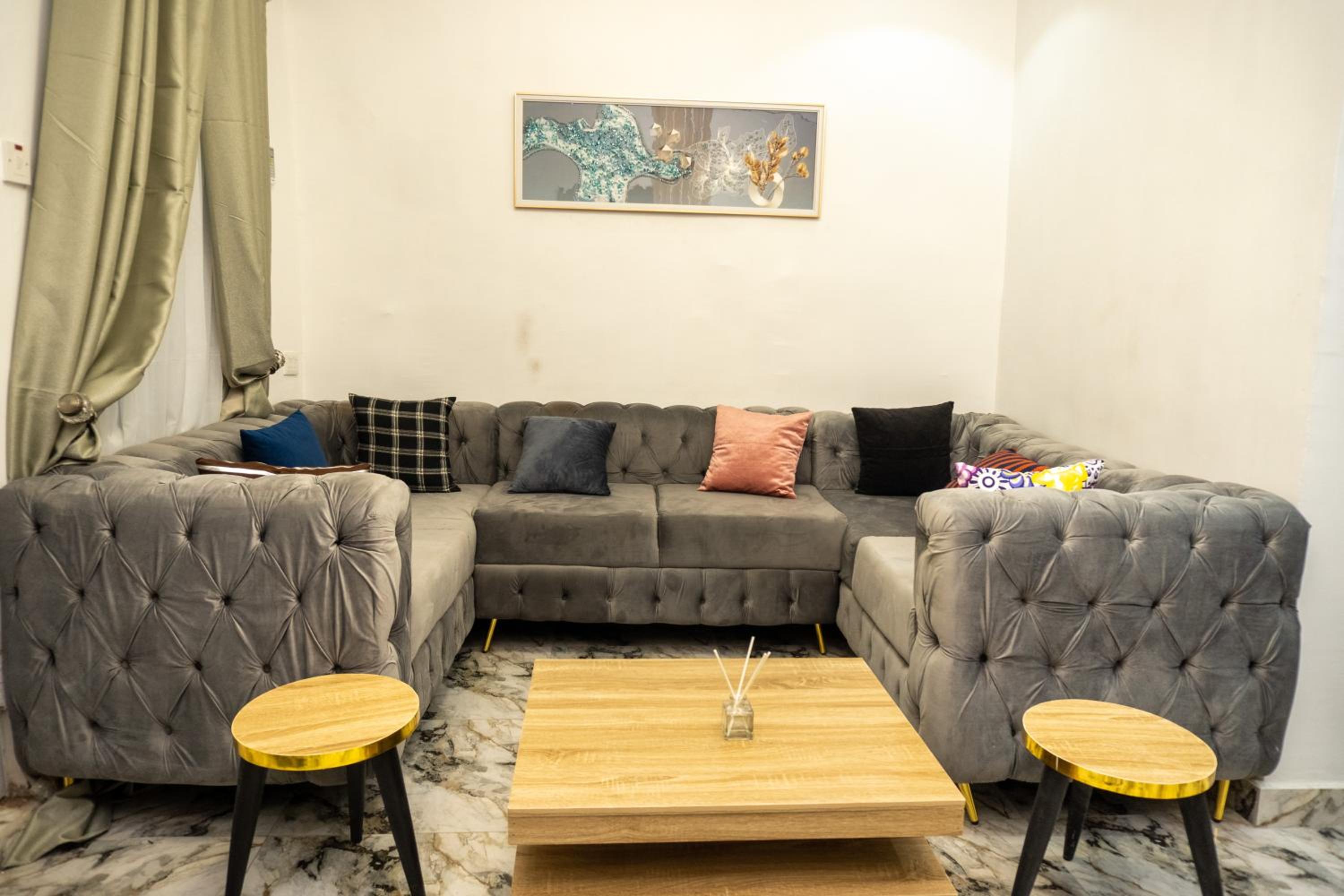 Awesome 1-Bed-Apt With 24hrs Power & Fast WiFi