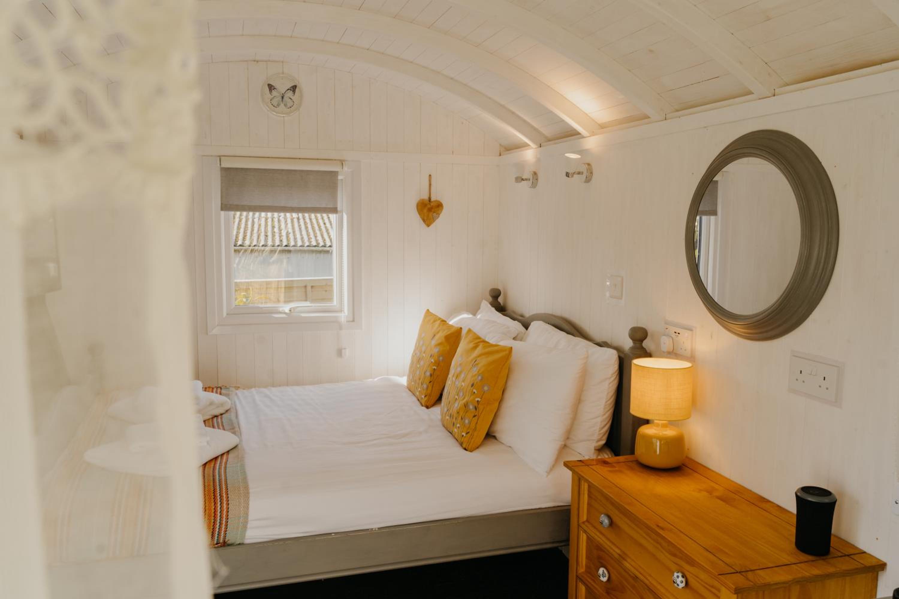 Little England Retreats - Cottage, Yurt and Shepherd Huts