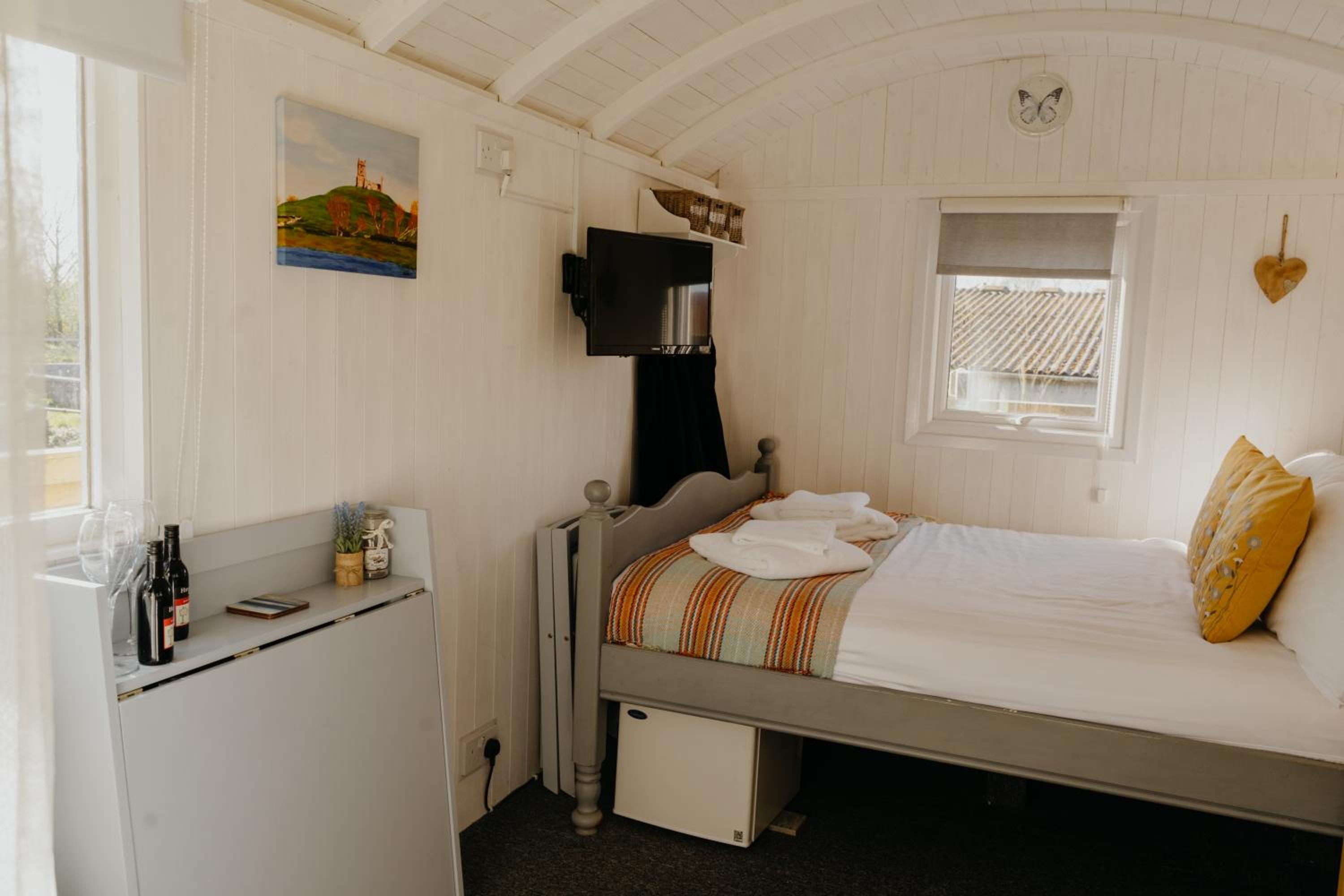 Little England Retreats - Cottage, Yurt and Shepherd Huts