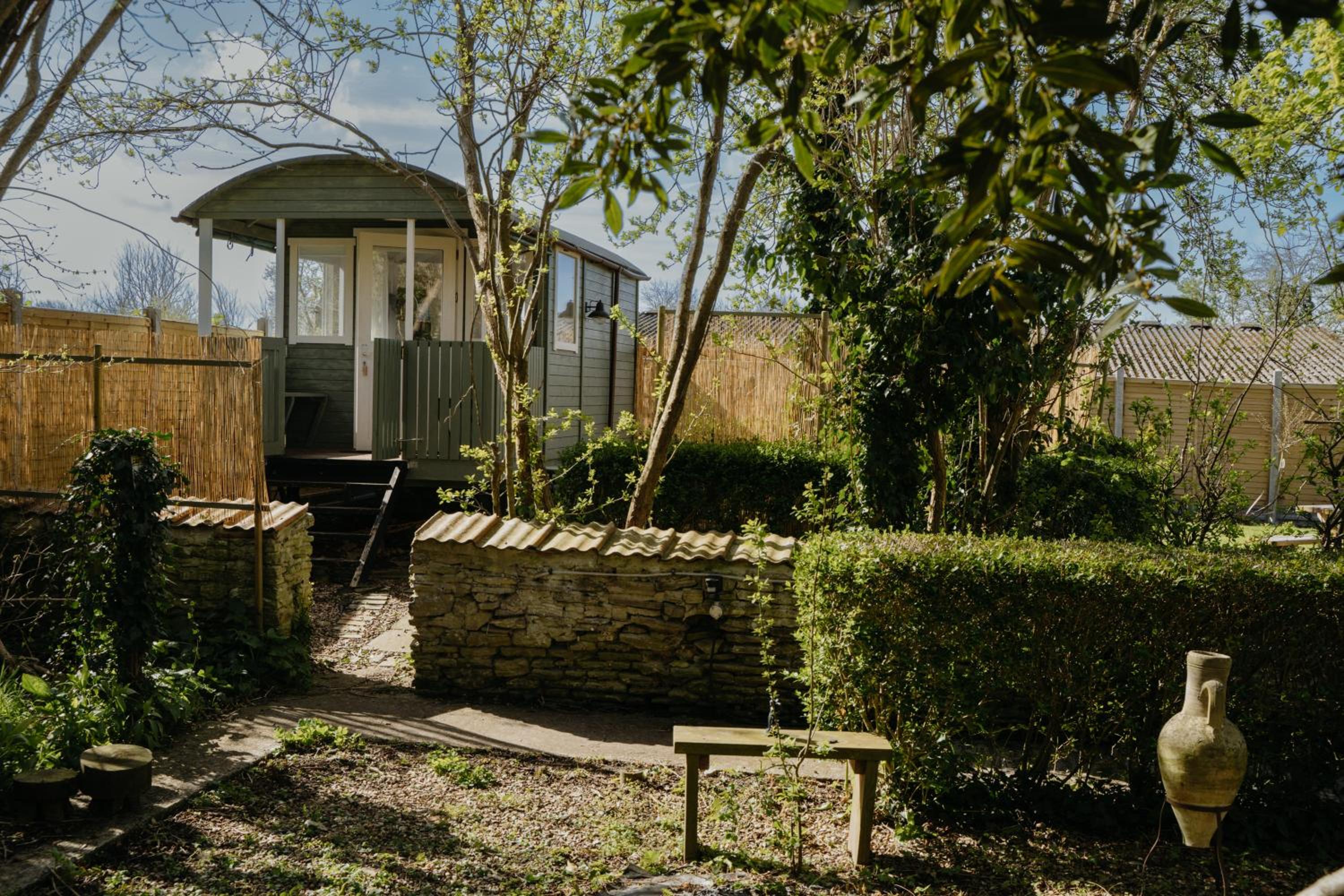 Little England Retreats - Cottage, Yurt and Shepherd Huts