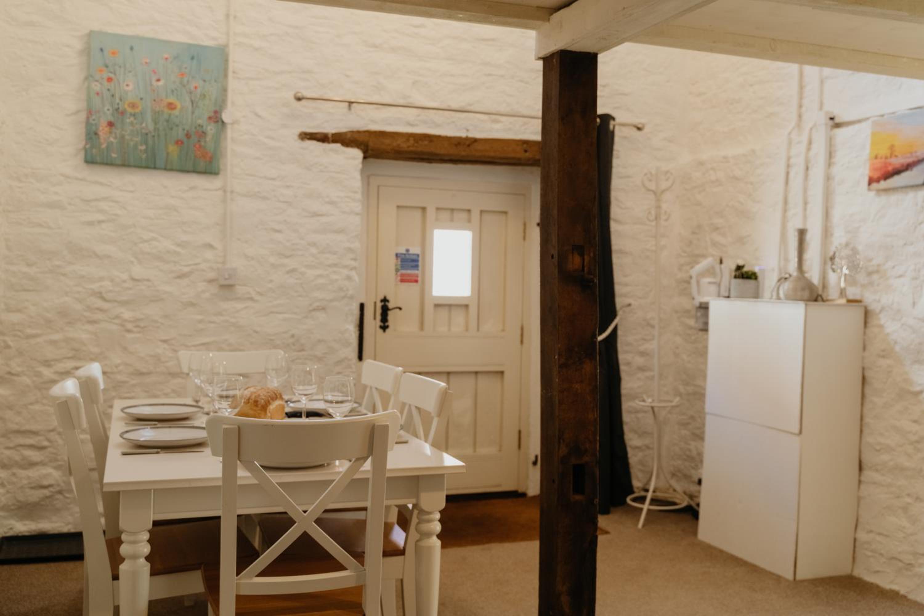 Little England Retreats - Cottage, Yurt and Shepherd Huts