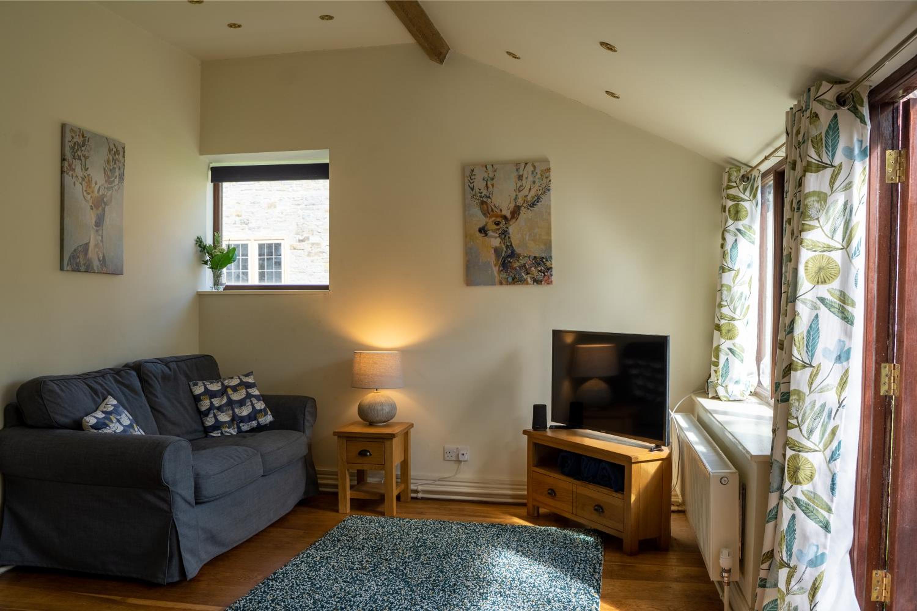 Little England Retreats - Cottage, Yurt and Shepherd Huts