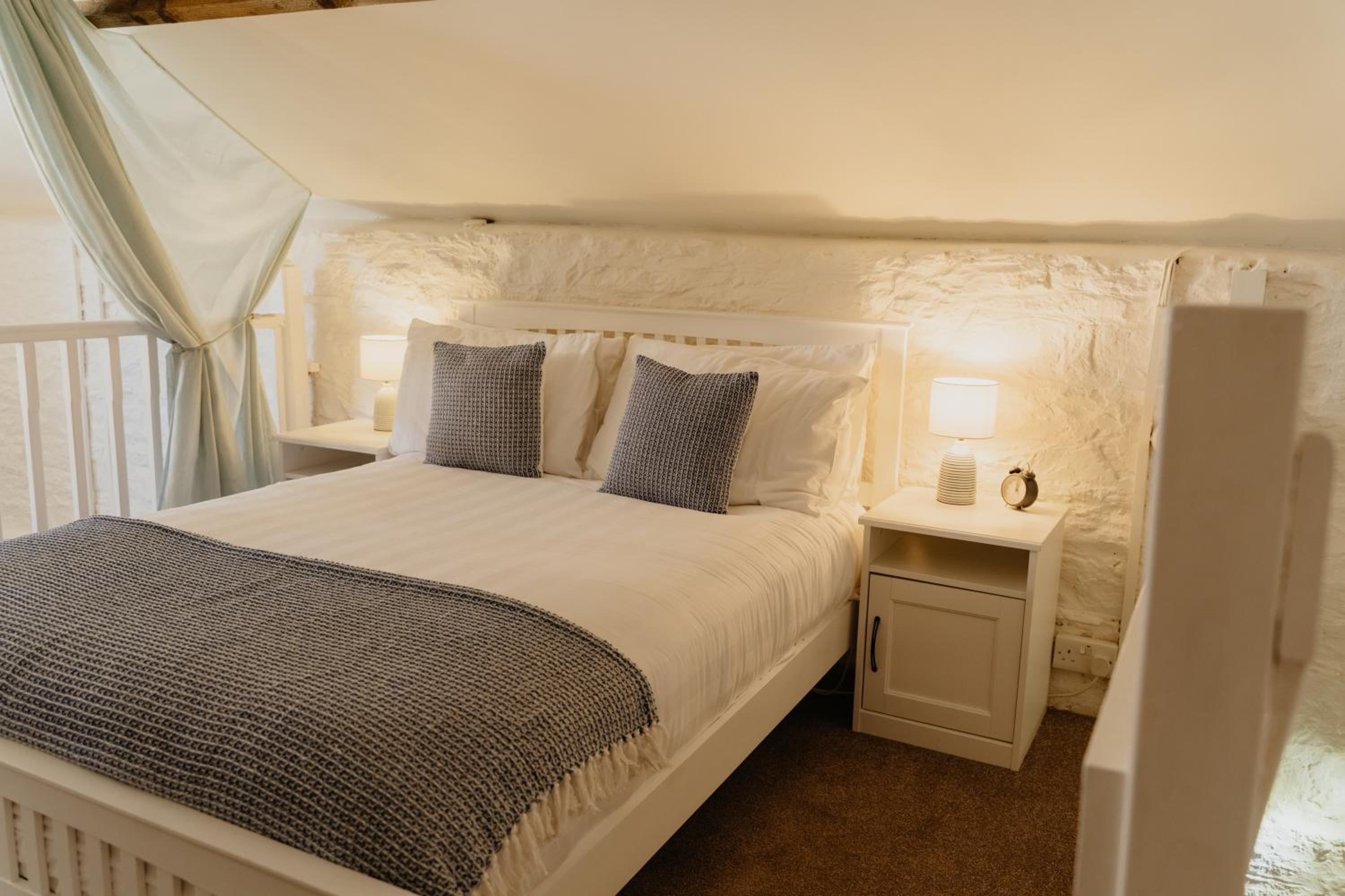 Little England Retreats - Cottage, Yurt and Shepherd Huts