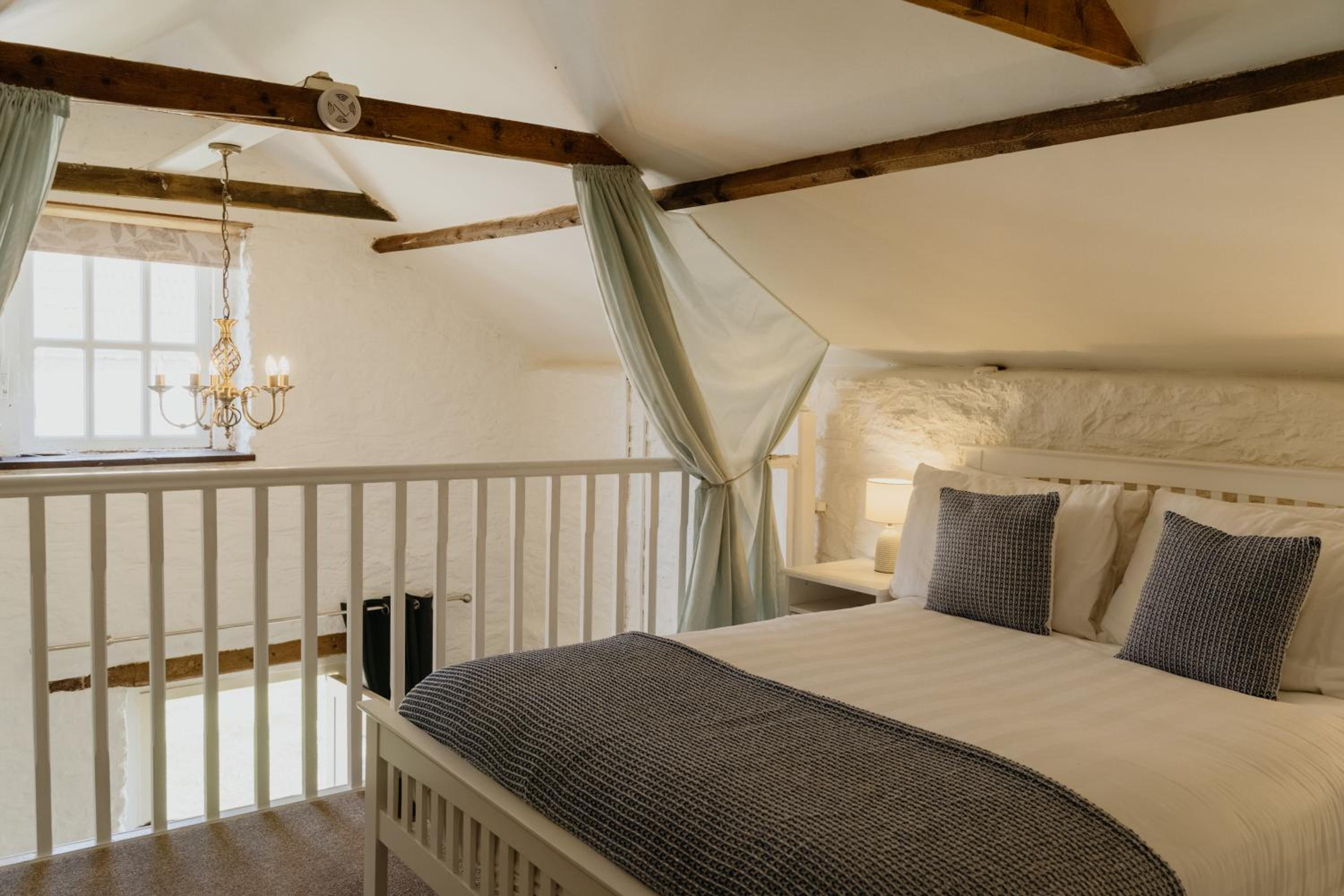 Little England Retreats - Cottage, Yurt and Shepherd Huts