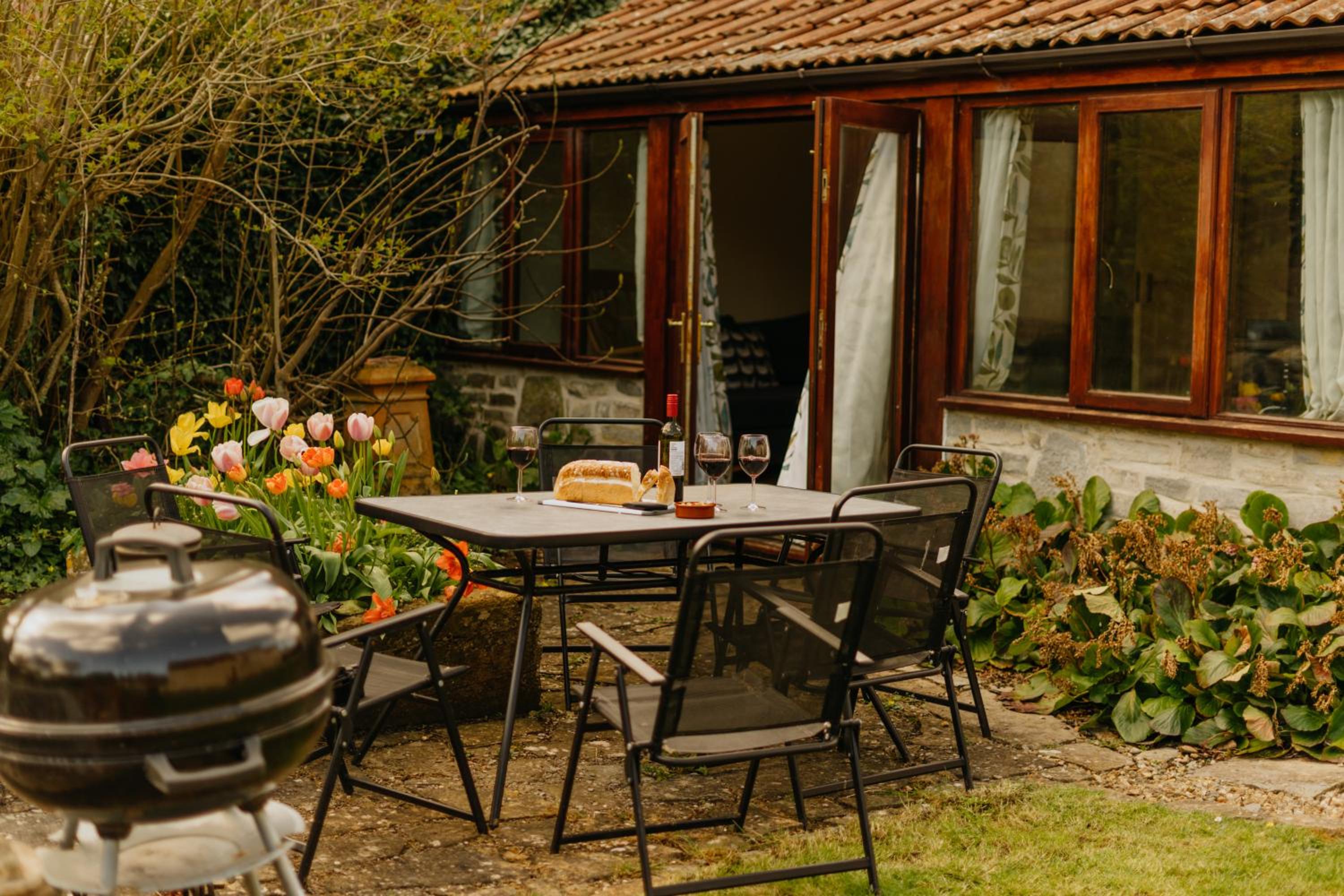 Little England Retreats - Cottage, Yurt and Shepherd Huts