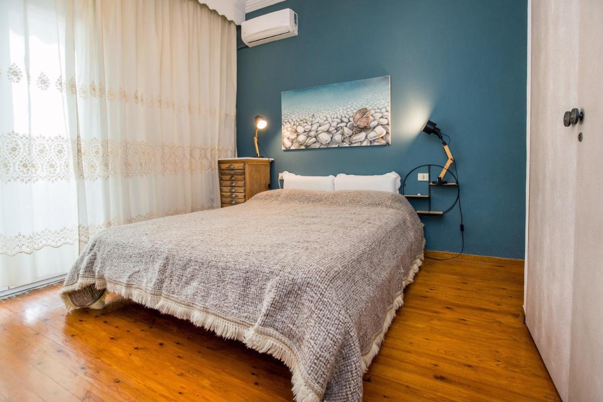 Malama's Beach House photo 2