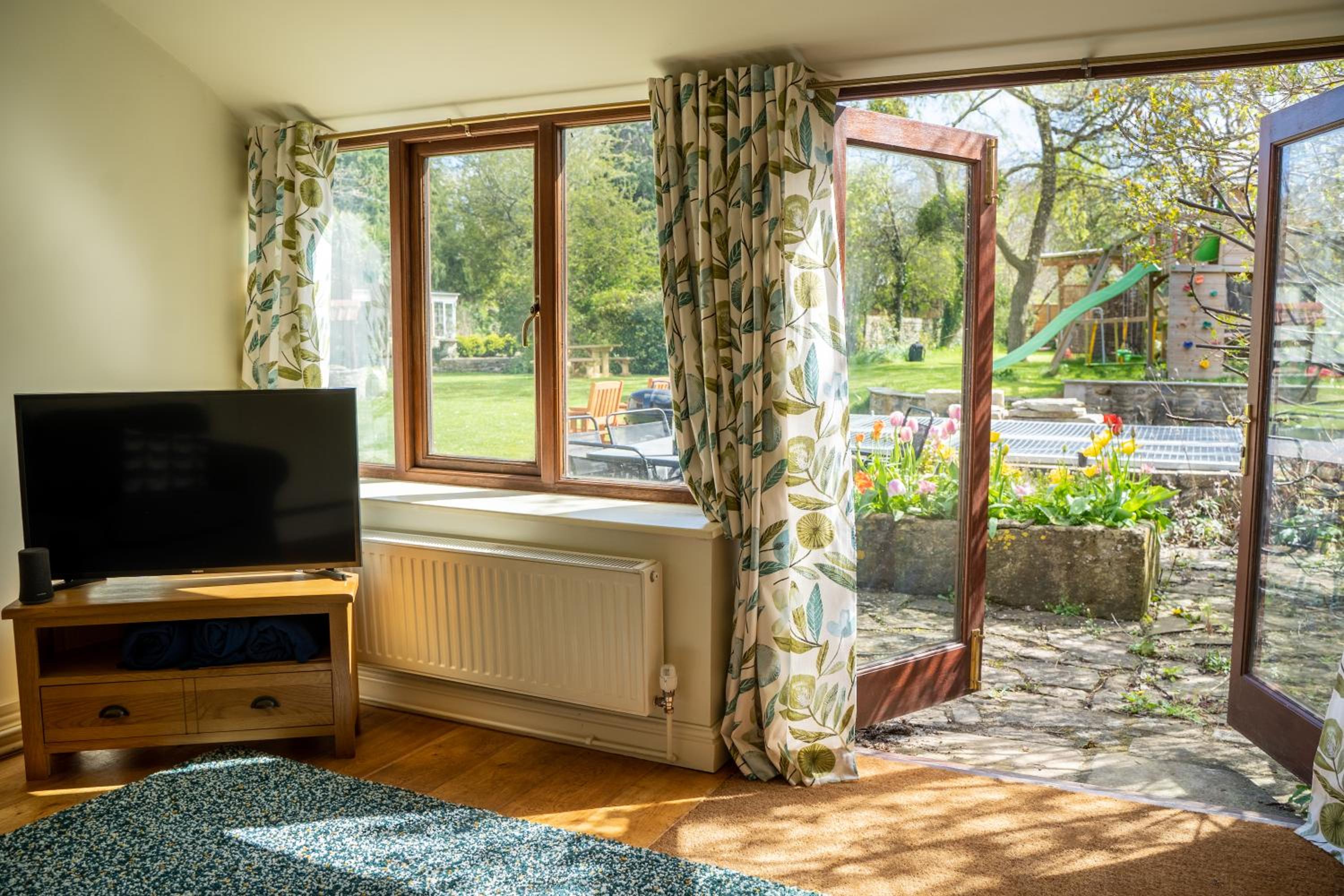 Little England Retreats - Cottage, Yurt and Shepherd Huts