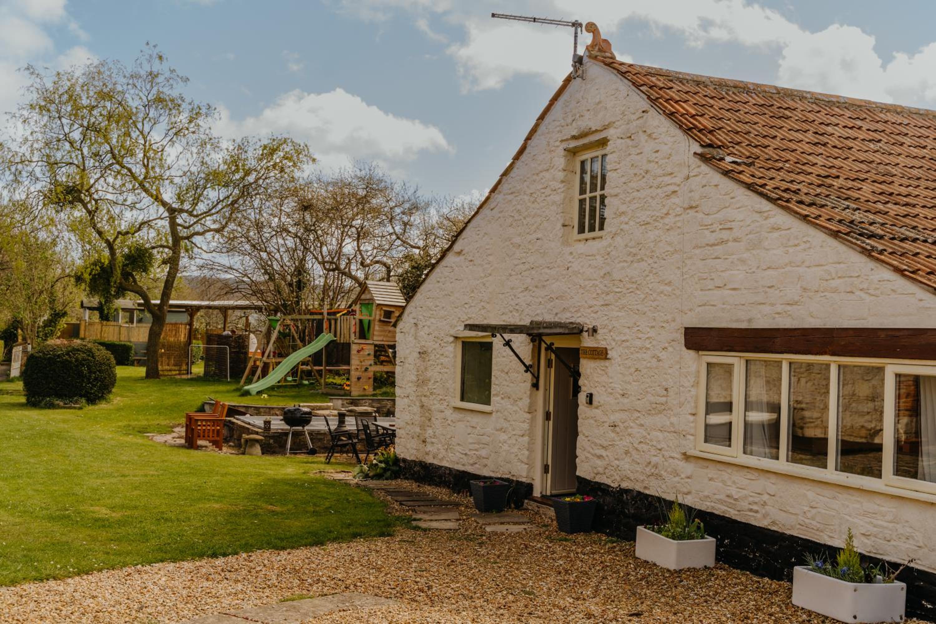 Little England Retreats - Cottage, Yurt and Shepherd Huts