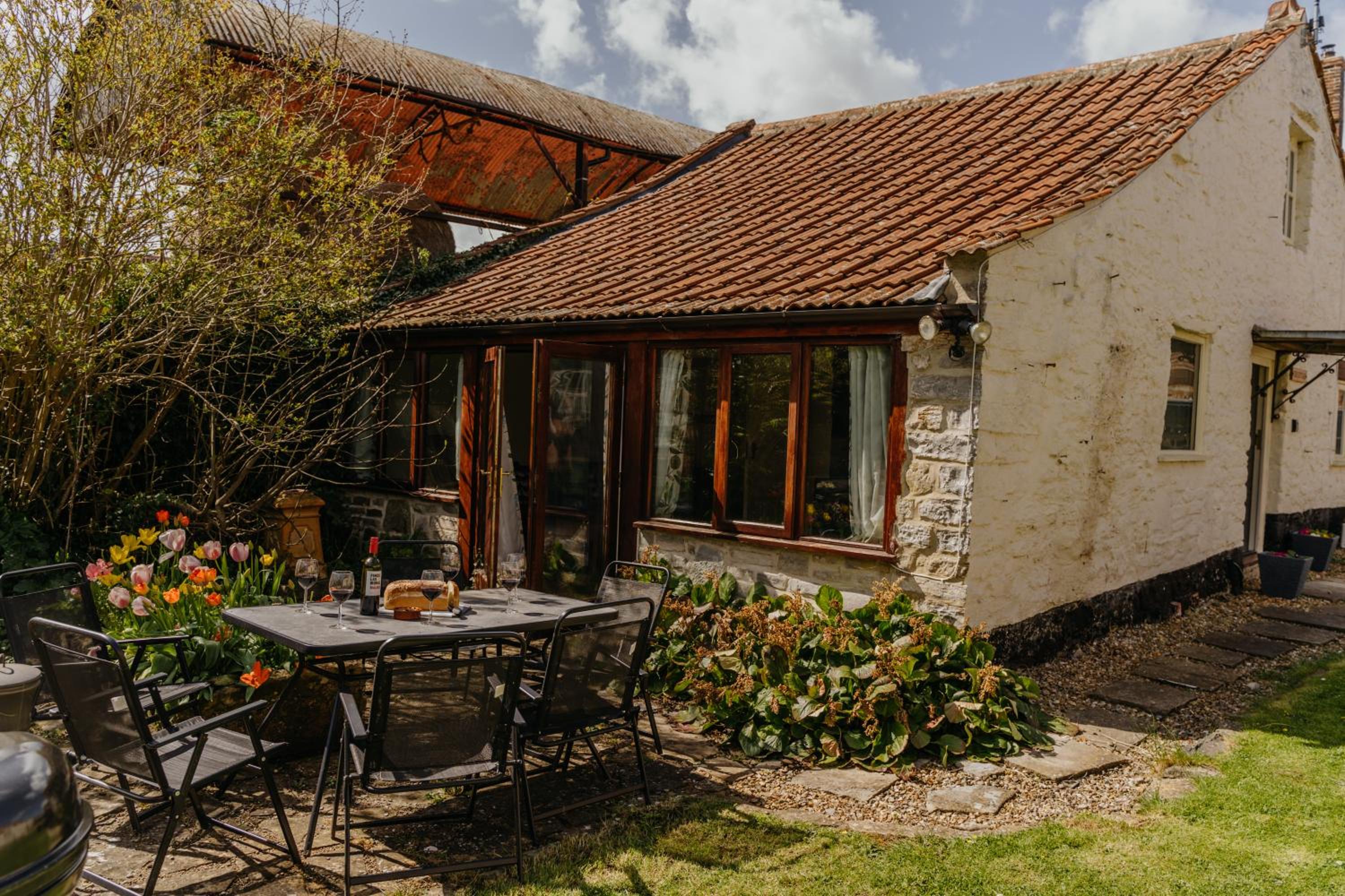Little England Retreats - Cottage, Yurt and Shepherd Huts