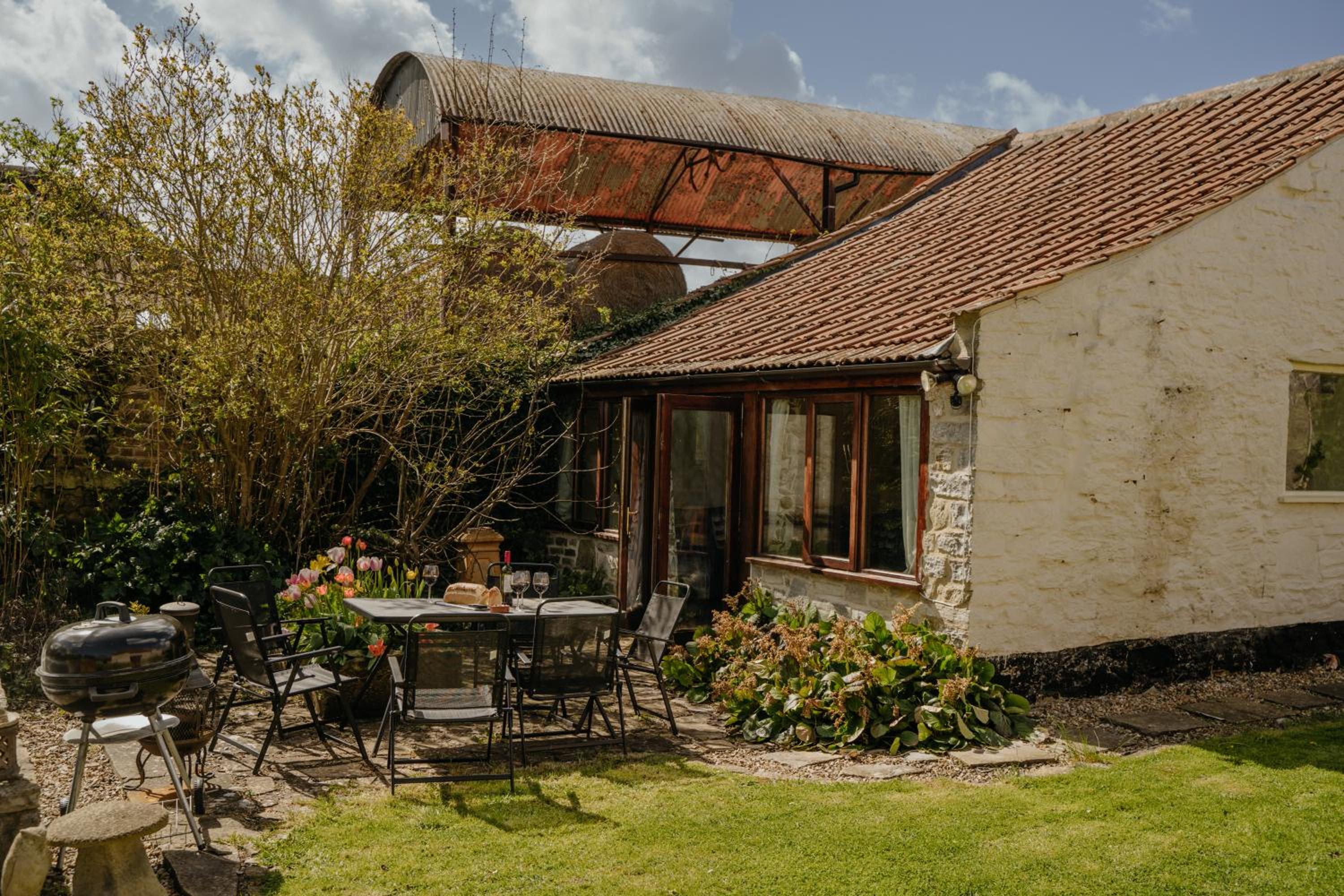 Little England Retreats - Cottage, Yurt and Shepherd Huts