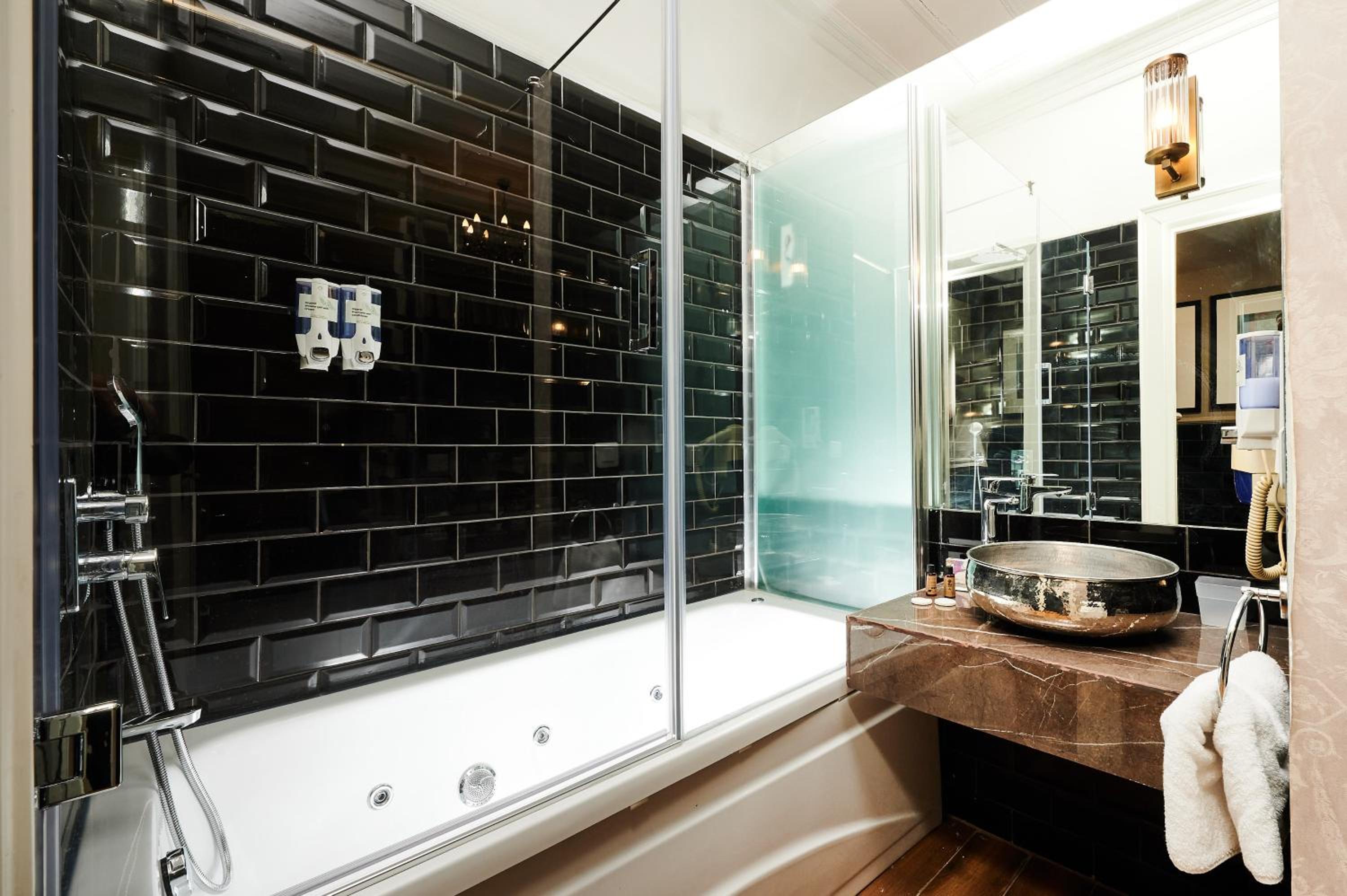 Faik Pasha Otelleri Özel Kategori Beyoğlu İstanbul - Image 64