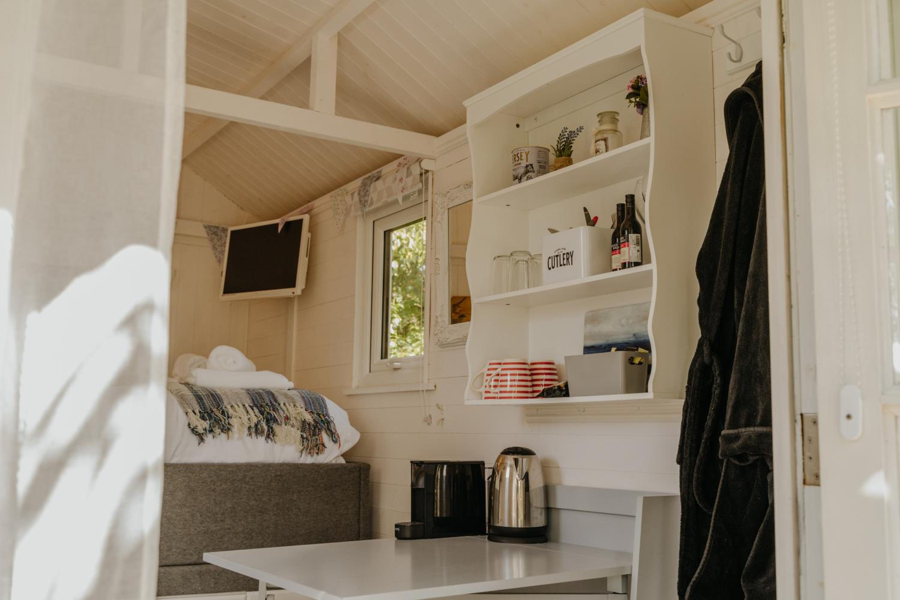 Little England Retreats - Cottage, Yurt and Shepherd Huts