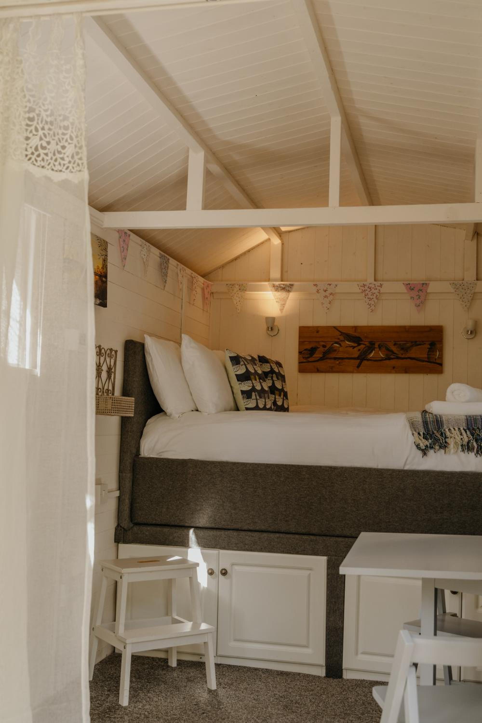 Little England Retreats - Cottage, Yurt and Shepherd Huts