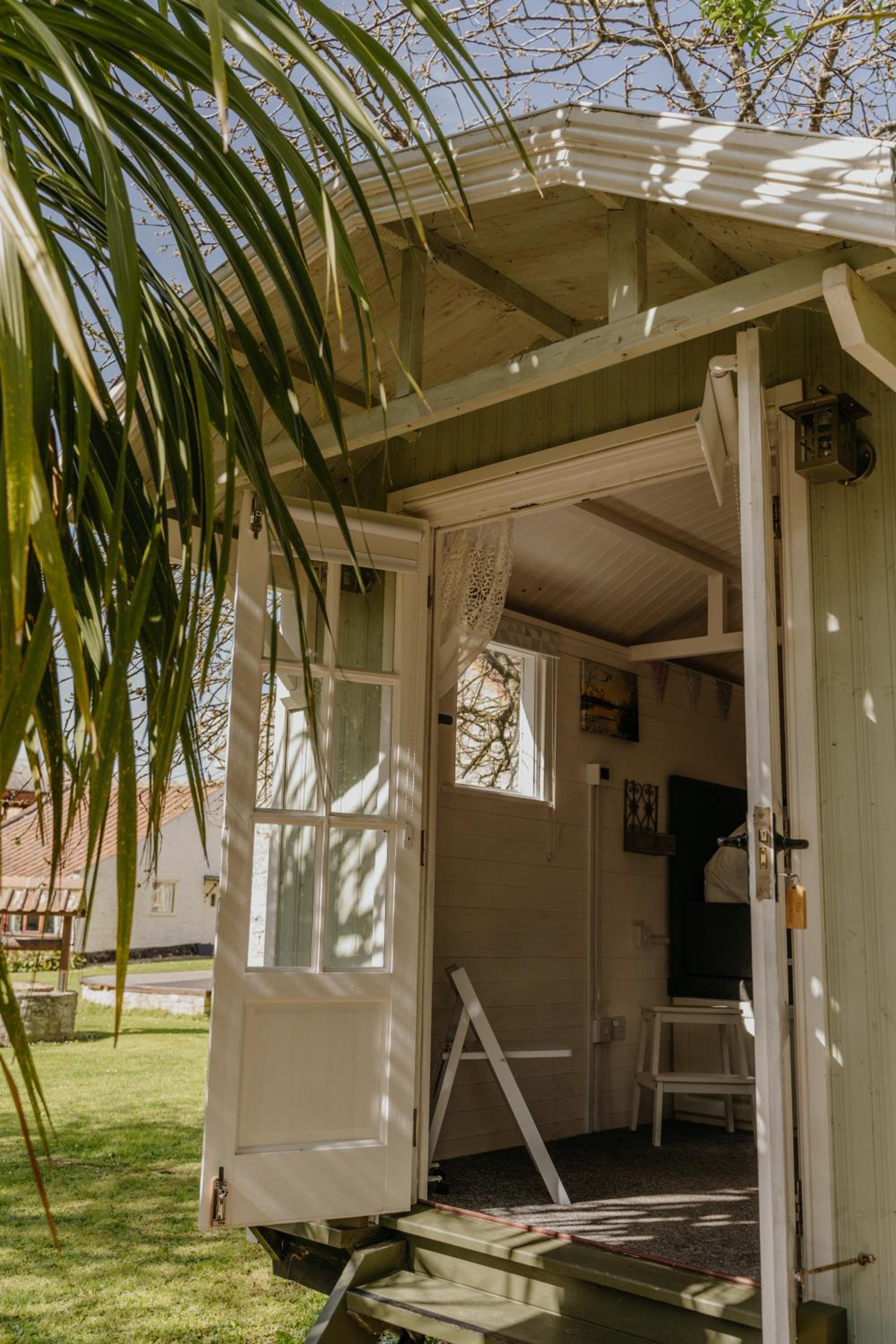 Little England Retreats - Cottage, Yurt and Shepherd Huts